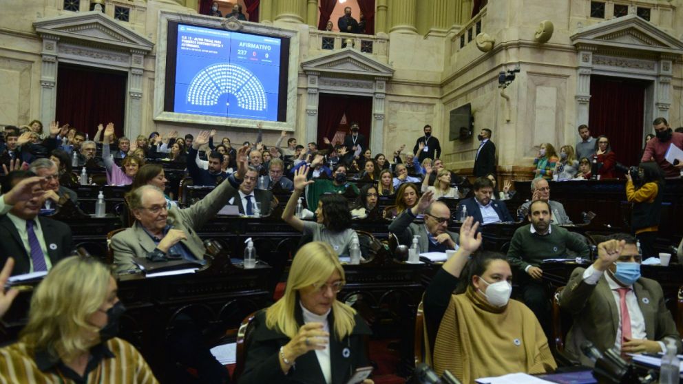 Oficialismo y oposición hicieron un breve alto en la pelea para aprobar el alivio fiscal a monotributistas y autónomos
