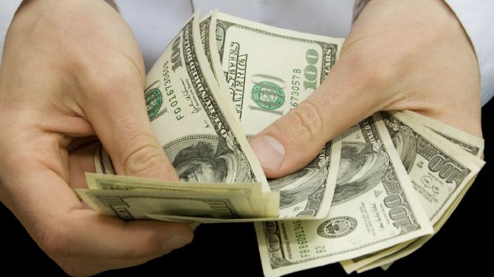 Flexibilizan el cepo cambiario para las personas que trabajan para el exterior