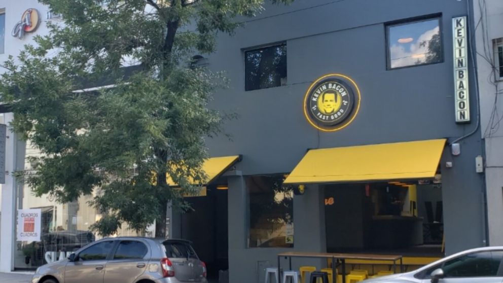 Kevin Bacon, enojado con una hamburgueser�a de Palermo con su nombre