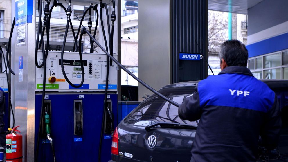 YPF adaptará sus estaciones para un precio dual