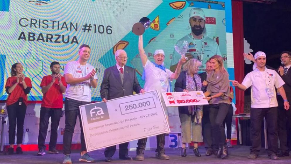 El momento de la consagración de Cristian Abarzúa (Foto: Apyce)