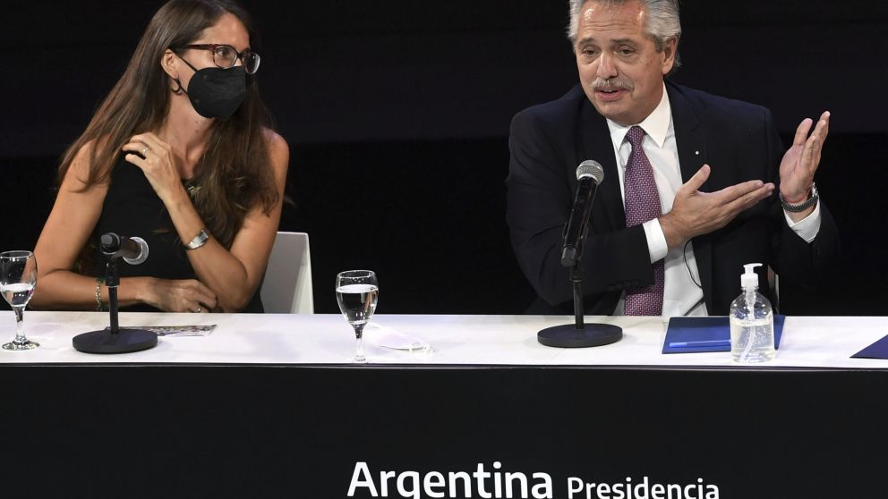 Elizabeth Gómez Alcorta y Alberto Fernández destacaron la baja de femicidios