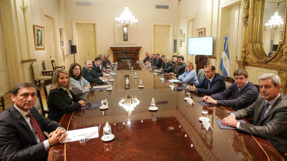 Alberto analiz� con los gobernadores ampliar la Corte, llevando la composici�n de sus miembros a 25