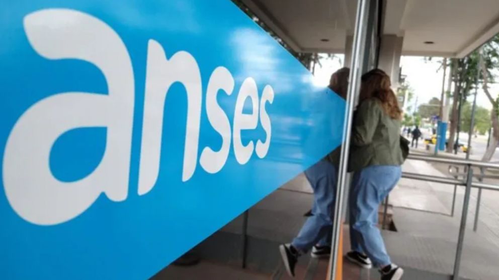 ANSES da un bono de $70.000 en abril para jubilados: quiénes lo cobran y nuevos topes