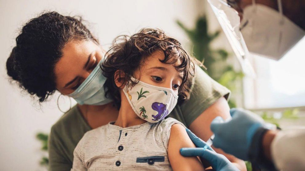 "La efectividad de los esquemas primarios disminuye con el tiempo", confirmó el ministerio de Salud en un comunicado