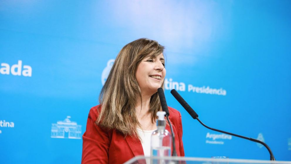 Cerruti: "Se están cumpliendo todas las metas con el FMI"