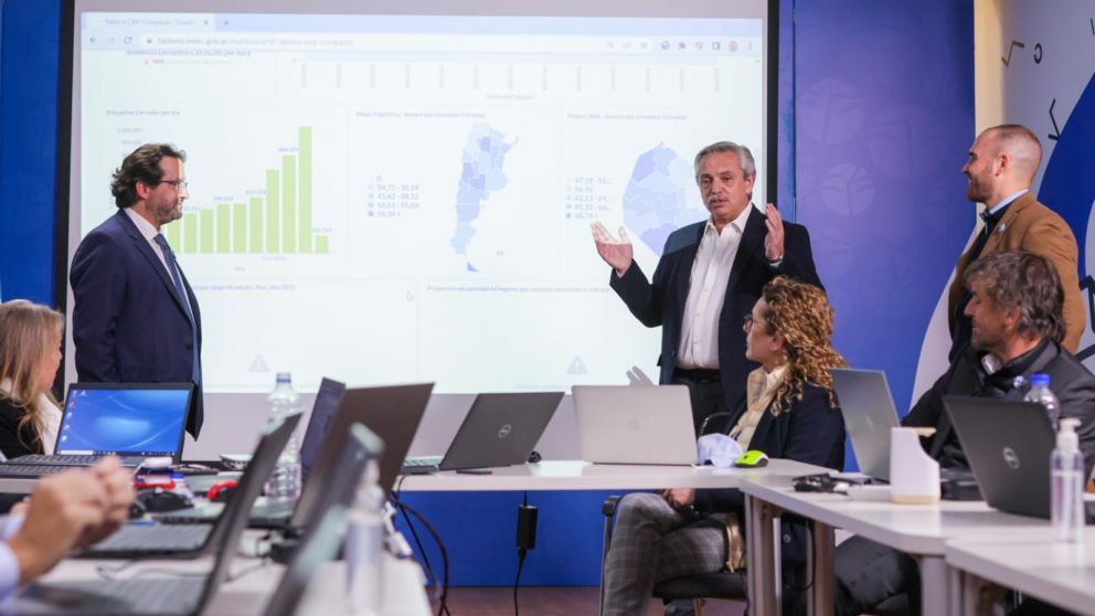 El presidente fue con el ministro Guzmán hasta la sede del Indec