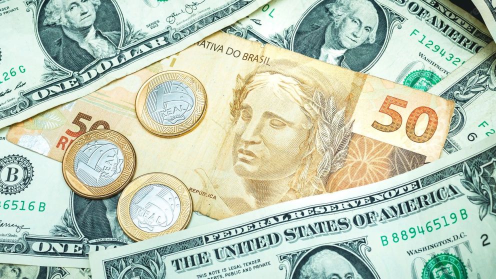 El dólar estadounidense y el real brasileño