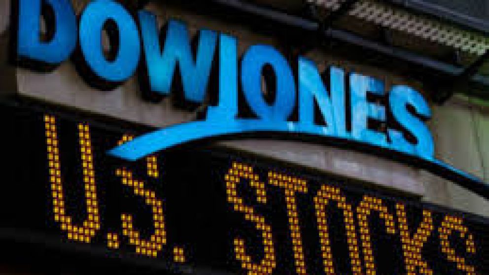 Dow Jones baja cerca de 800 puntos por nerviosismo por Ucrania