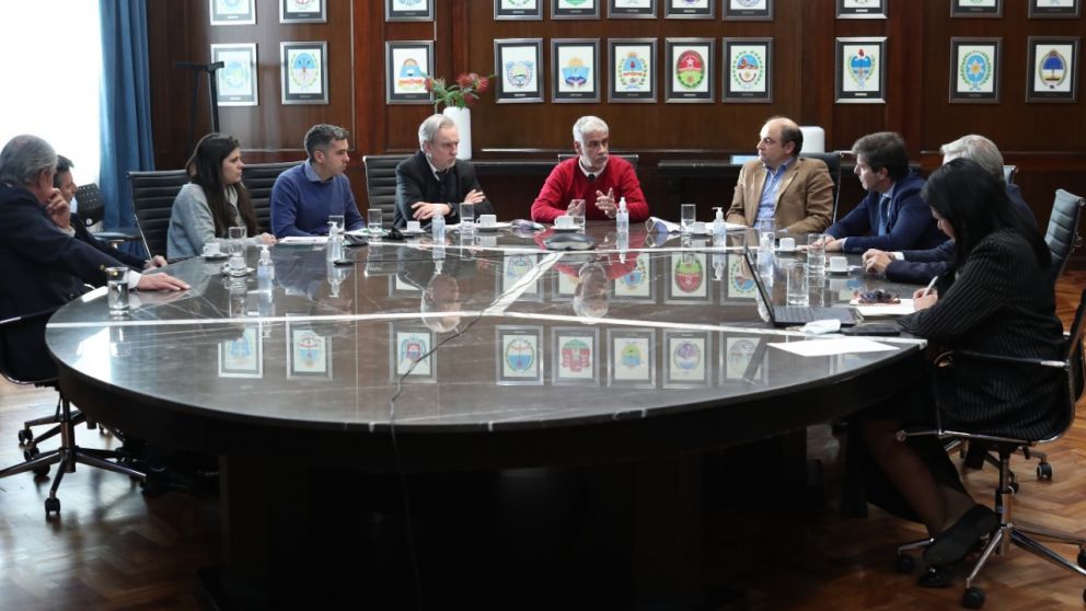 Feletti, junto a directivos de la molinería