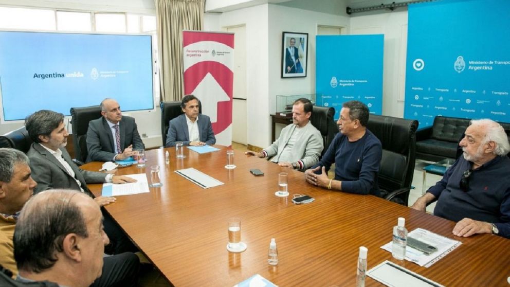 Reunión en el ministerio de Transporte, la estrategia del Gobierno para tener diálogo con todos los sectores sigue adelante