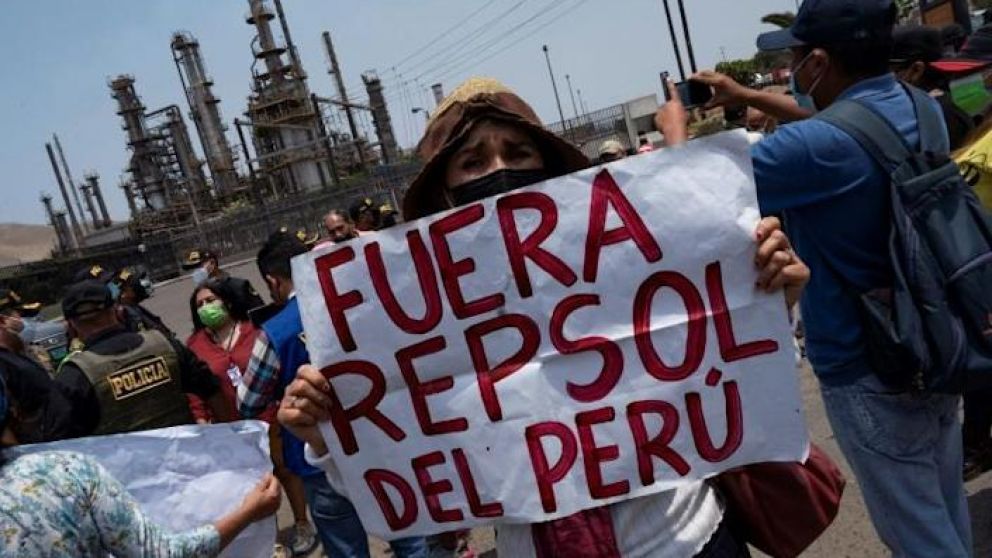 El derrame de crudo de Repsol afectó a más de 700.000 pobladores