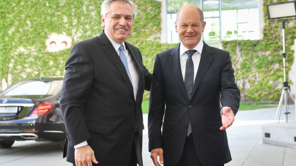 Alberto Fernández junto al canciller alemán, Olaf Scholz