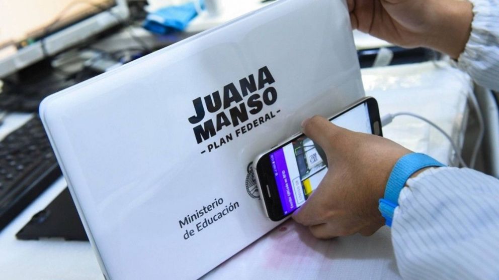 El Ministerio de Educación continúa entregando las computadoras gratis de Conectar Igualdad