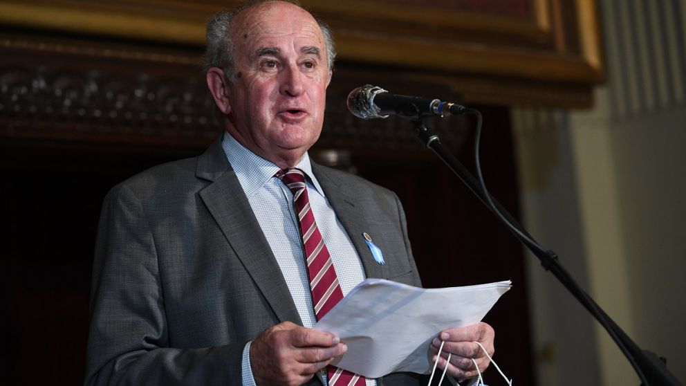 Oscar Parrilli presentó un proyecto para que se transmitan partidos gratis