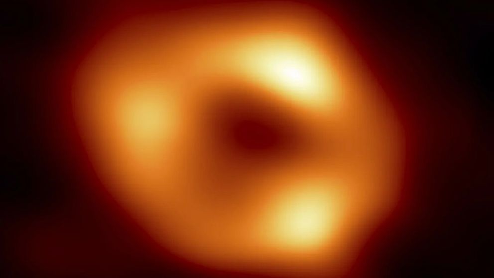 Las primeras imágenes del agujero negro supermasivo en el corazón de la Vía Láctea