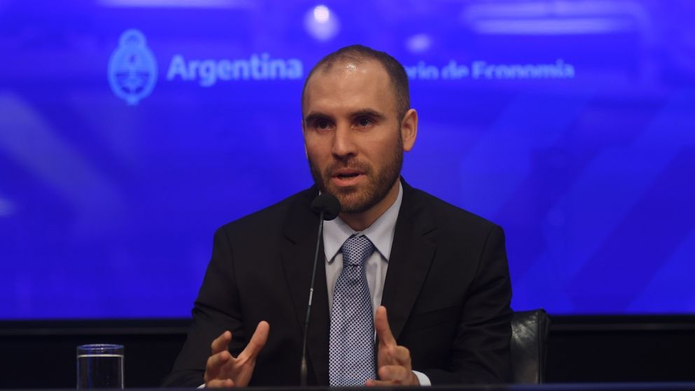 "Tenemos que bajar la emisión y valorizar nuestra propia moneda"