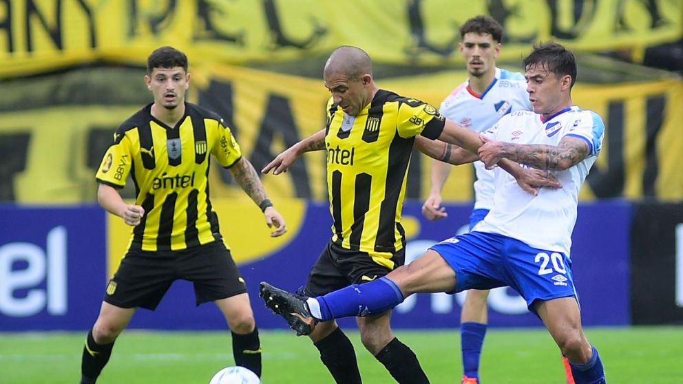 ¿Se aprobará en la AFA la oferta que presentará el presidente de Peñarol?
