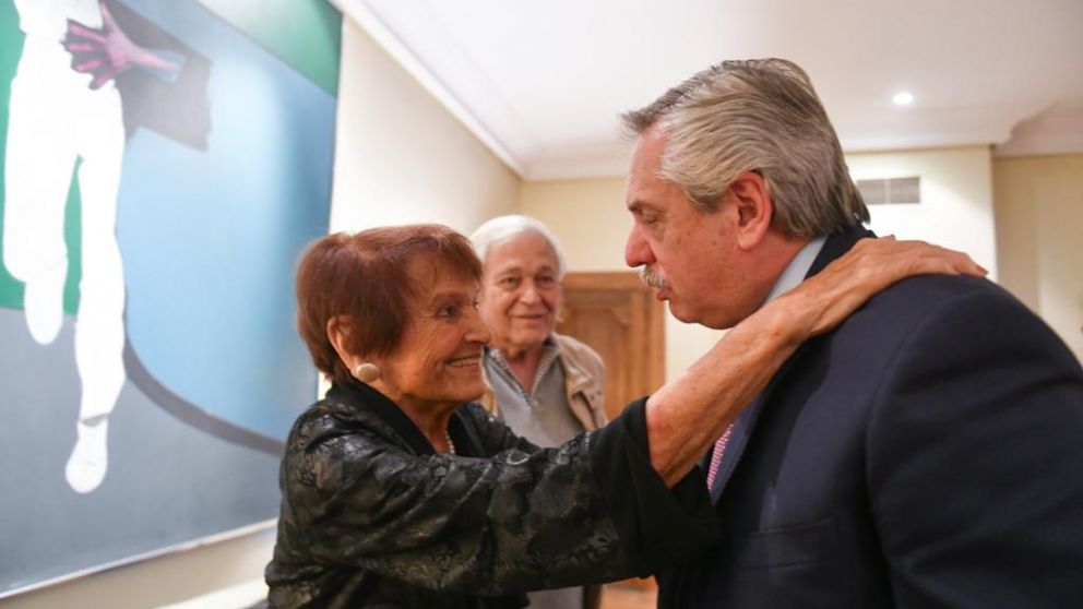 Alberto Fernández y Taty Almeida en España