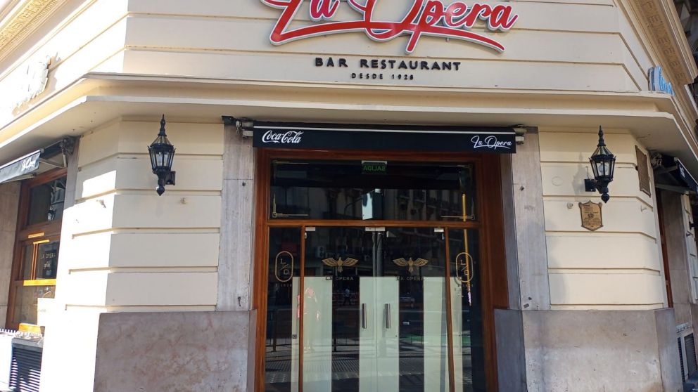Despu�s de cinco meses cerrado, reabre el bar La �pera
