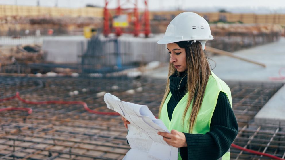 Cursos de pintura, construcci�n en seco y colocaci�n de cer�micos