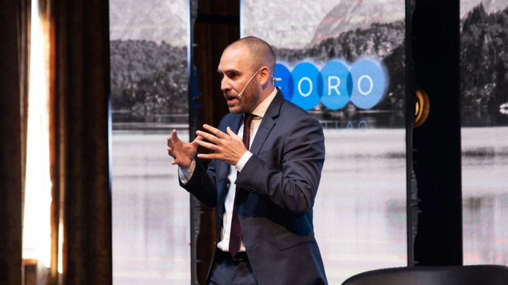 Guzm�n defendi� su gesti�n y el impuesto a la "renta inesperada"