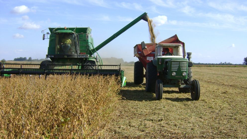 El campo retiene granos pero golpea más la sequía