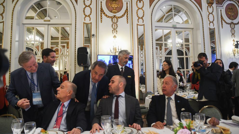 Mart�n Guzm�n recibi� un fuerte respaldo del c�rculo rojo, en medio de las cr�ticas internas y un pedido por controlar la inflaci�n