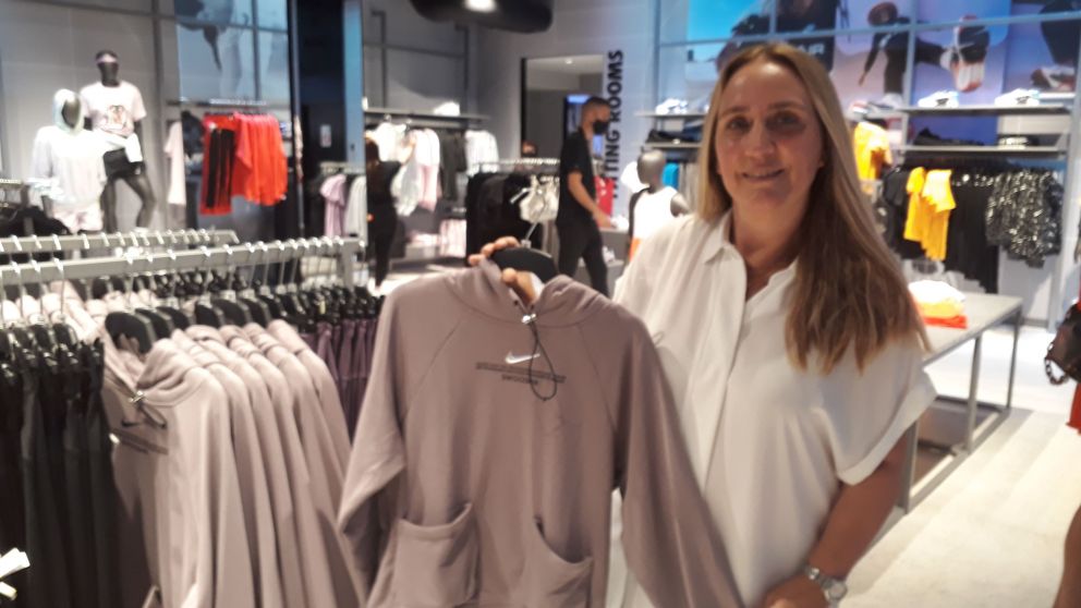 Daniela Rabinovich de RA Intertrading instala su tercera planta en Catamarca, fabrica para Nike,Adidas y hace la camiseta de la selección nacional de fútbol.