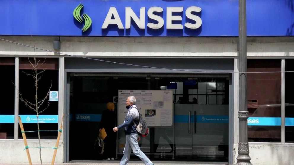 Los beneficiarios cobran un dinero mensual, adem�s de mantener su obra social y las asignaciones anteriores al despido.