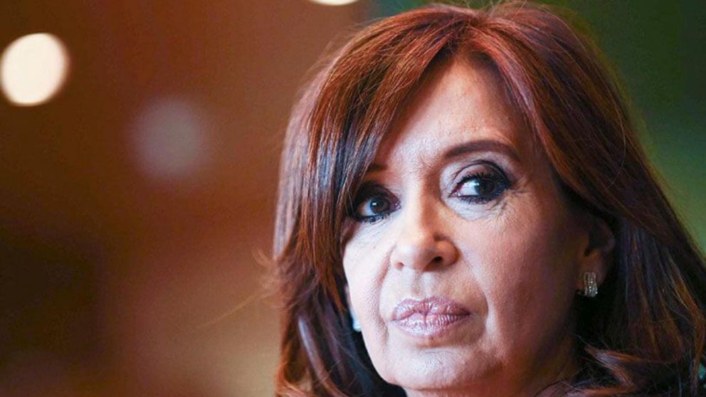 Sobreseyeron a Cristina Kirchner, exfuncionarios y empresarios en un tramo de la causa "cuadernos"