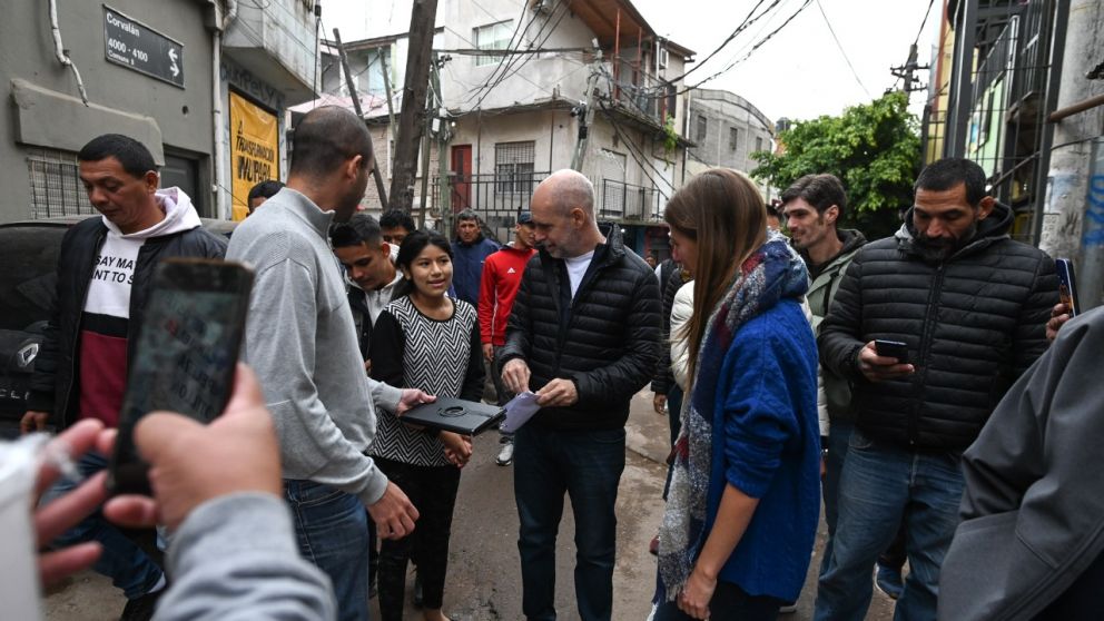 Rodríguez Larreta supervisó el avance de la numeración de las casas del Barrio 20 y se reunió con vecinos de Villa Lugano