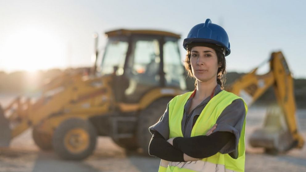 Capacitan gratis a mujeres en la construcción