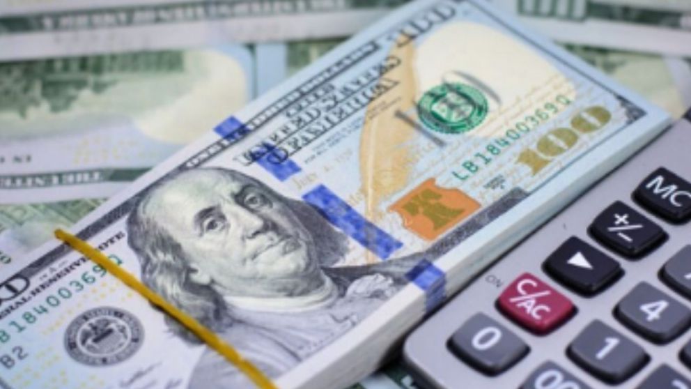 El trimestre arrancó con caída de reservas y nuevo atraso cambiario