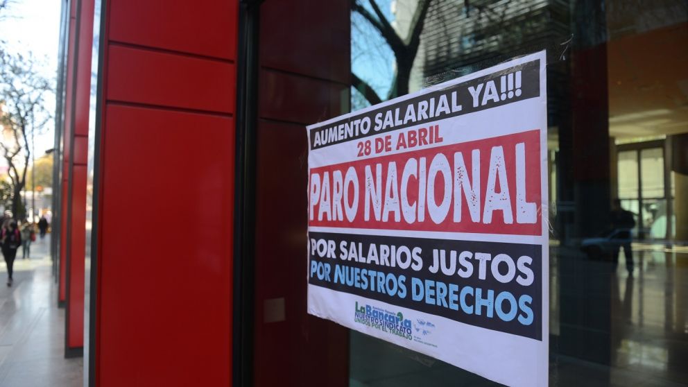 Paro bancario en una sucursal de Santander Rio
