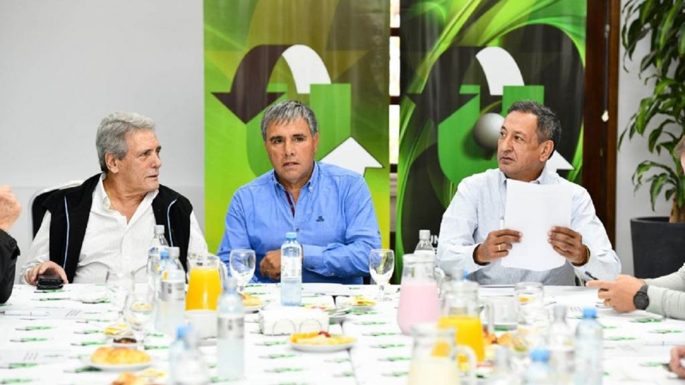 Carlos Acuña, Daniel Vila y Omar Maturano, la mesa de la UGATT