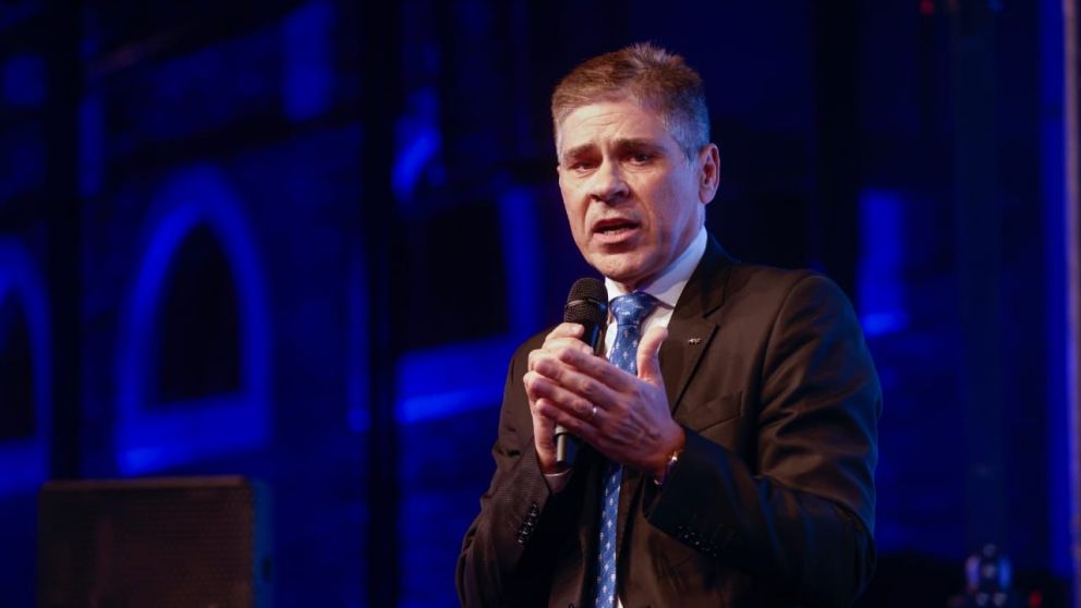 El presidente de YPF ratificó que el objetivo es que esté operativo en junio de 2023