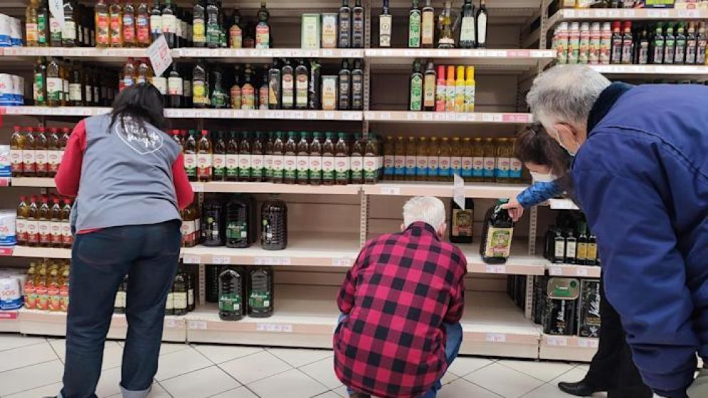 Algunas cadenas limitaron a dos o tres unidades la cantidad de aceite por cada cliente