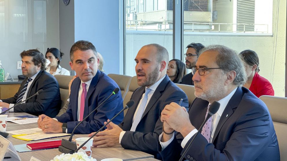 Martín Guzmán habló con la prensa argentina en Washington