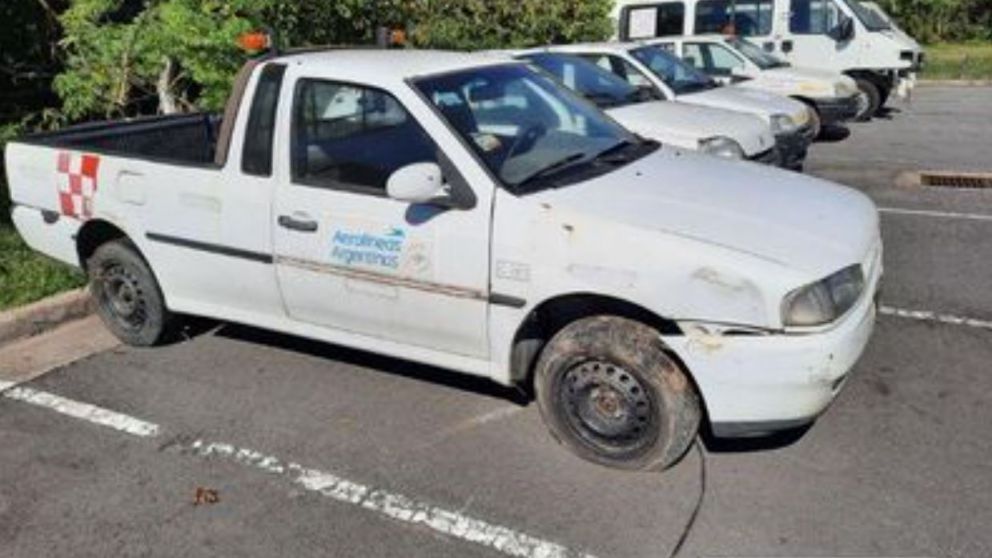 Son autos de marca Ford, Renault y Volkswagen