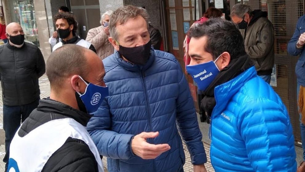 Jorge Sola (al centro) titular del gremio de Seguros y Prensa en la CGT