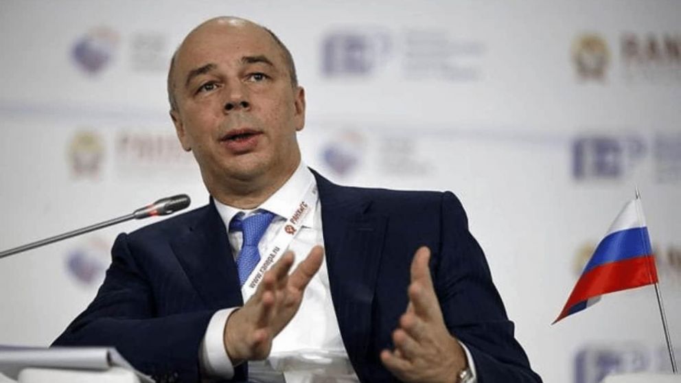 "No tenemos previsto acudir al mercado local ni a los mercados extranjeros este año", afirmó Siluanov