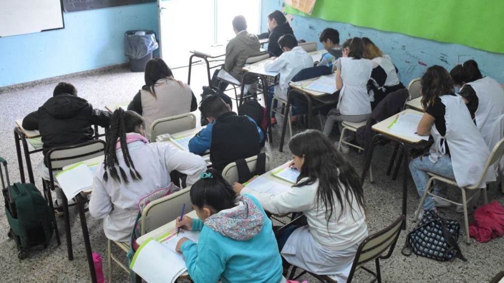 El Gobierno quiere lograr un mínimo de 25 horas de clase por semana