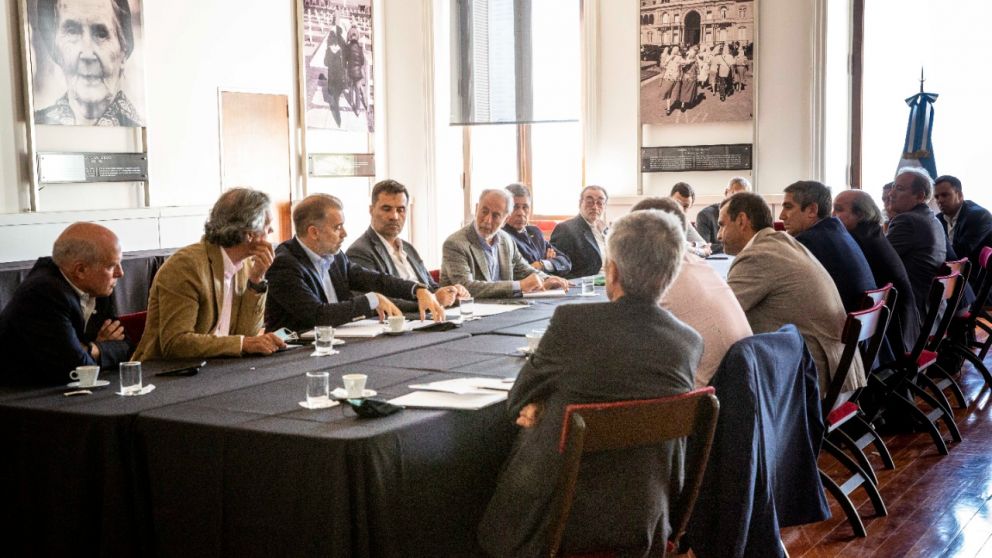 Oficialismo y privados trabajar�n para asegurar combustible