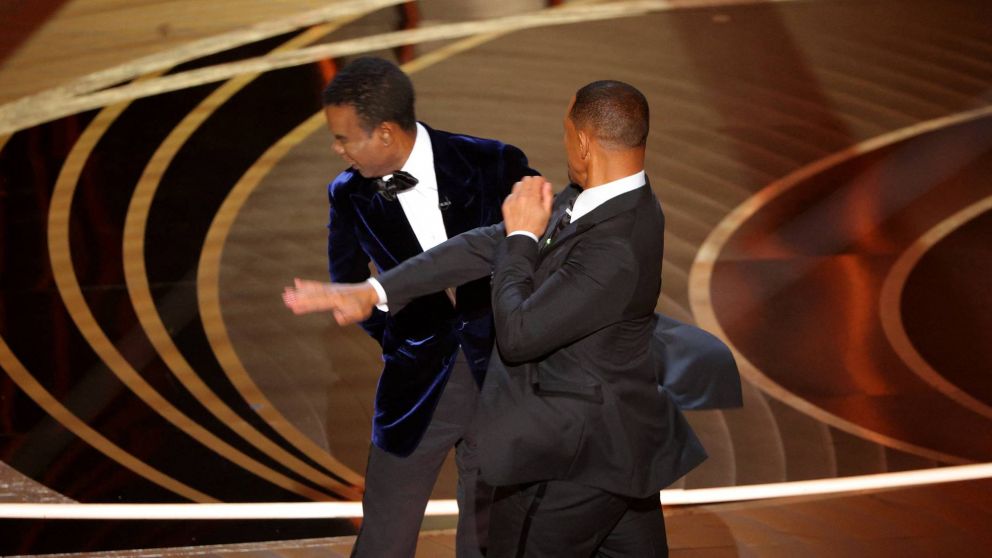 Smith golpea a Rock, pero el cachetazo es para todo Hollywood