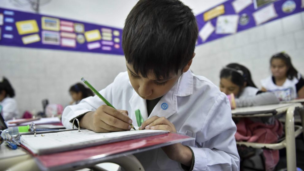 El Gobierno quiere sumar horas de lengua y matemática