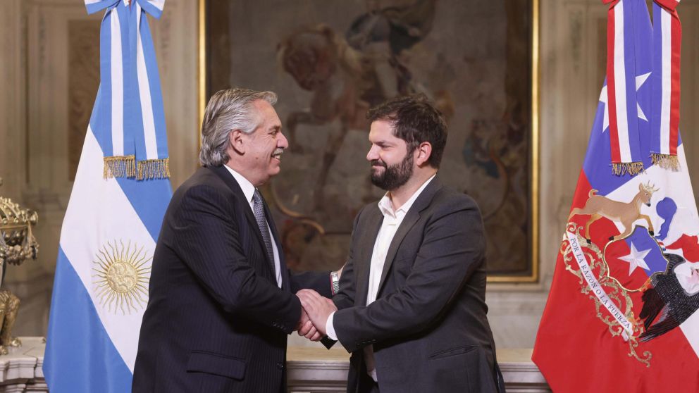 Fernández y Boric posaron para la foto oficial antes de mantener su reunión bilateral