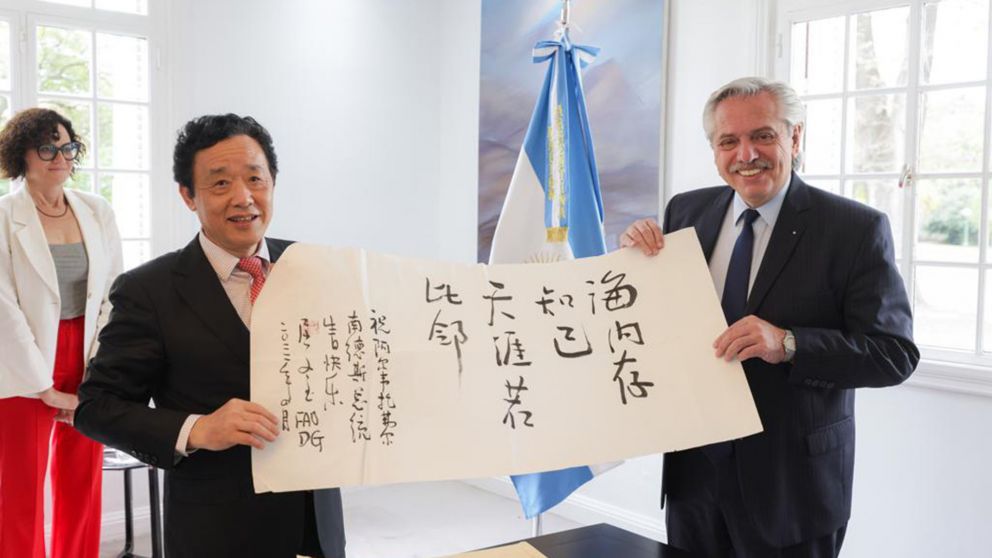 Alberto y Qu Dongyu evaluaron "el impacto del aumento de los precios en los alimentos a nivel mundial"