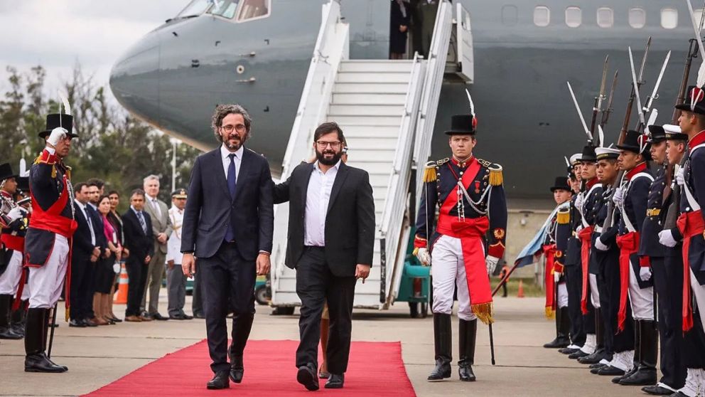 Boric arribó esta tarde al país y mañana mantendrá un encuentro bilateral con Alberto Fernández