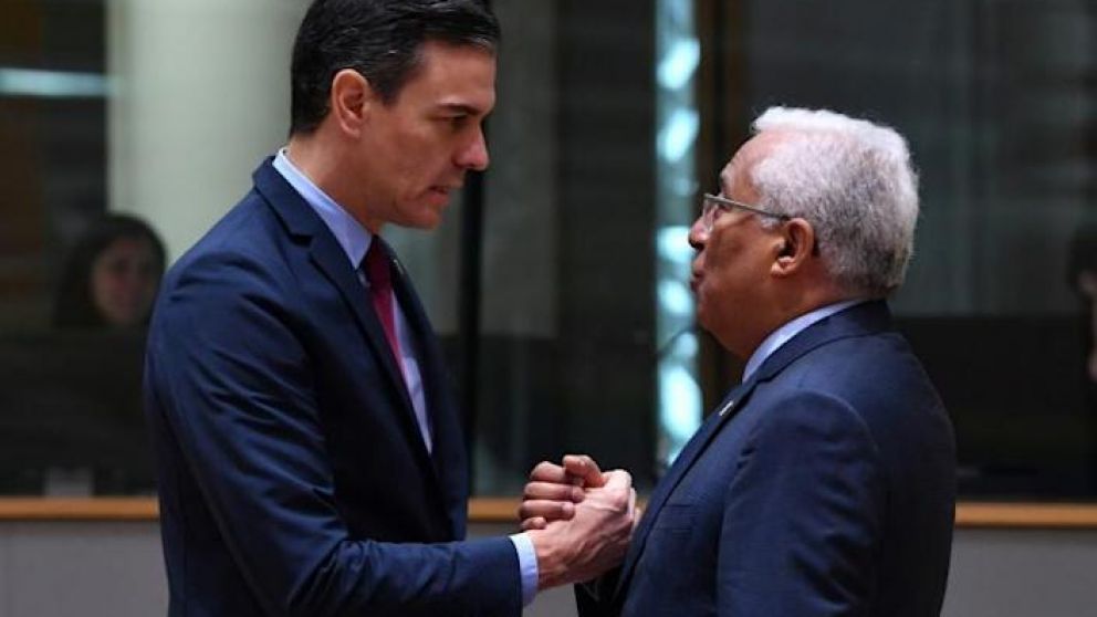 Pedro S�nchez y Antonio Costa, los mandatarios de Espa�a y Portugal que buscan regular los precios del combustible